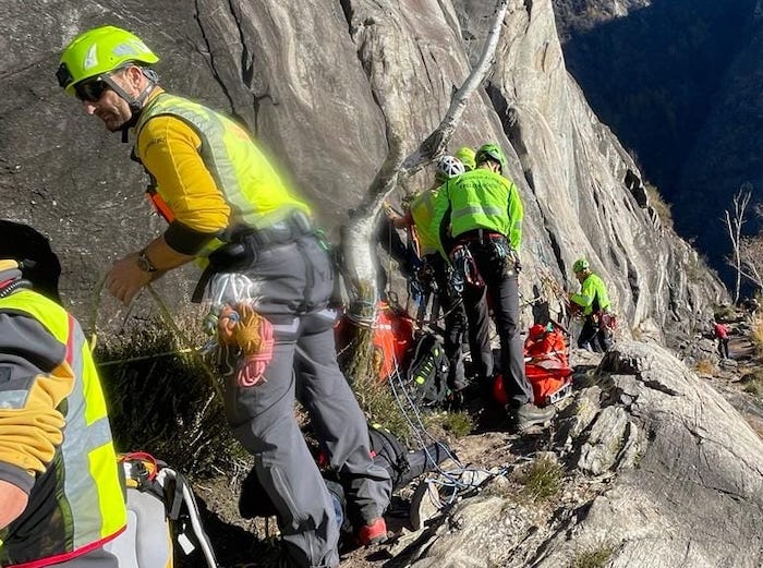 Bloccati sulla difficile ferrata della Miccia, soccorsi in azione per tre alpinisti 