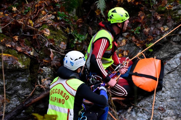 Settantottenne trovato morto nel bosco dopo una settimana