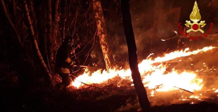 Incendio Gignese: si lavora alla bonifica 