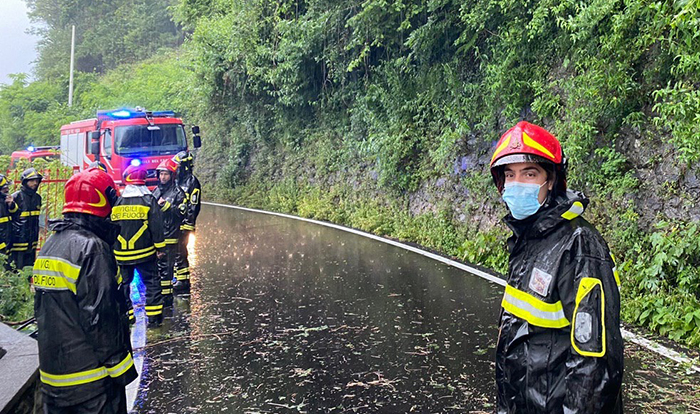 Donna dispersa nei boschi, iniziate le ricerche con i Vigili del fuoco