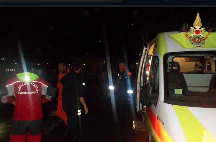 Gravellona: auto si cappotta, uomo incastrato tra le lamiere