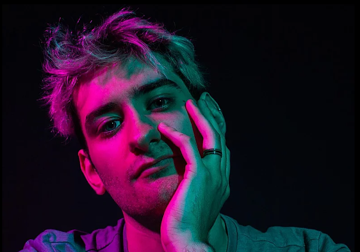 Arriva online il nuovo singolo del cantante e compositore lacustre zoltan.