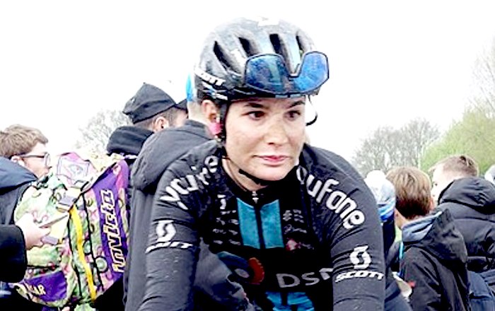 Elisa Longo Borghini e Francesca Barale al via della Strade Bianche in Toscana