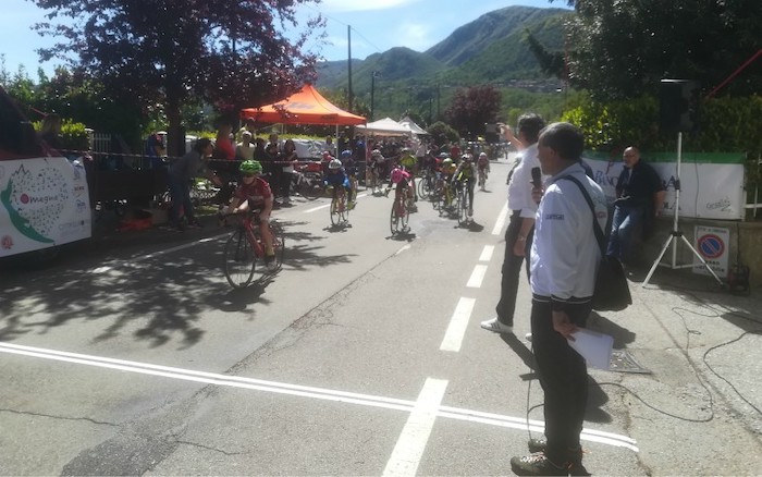 Circuito Miniassi a Omegna: il vento non ferma i giovani ciclisti 