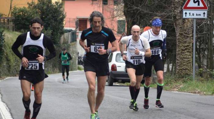 Ragonesi prima a Gattico nella Gamba d'oro