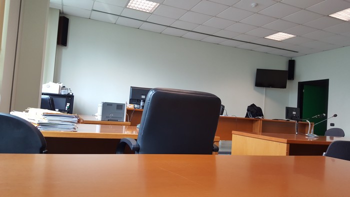 Tedesco con problemi psichiatrici accusato di resistenza e lesioni ai vigili