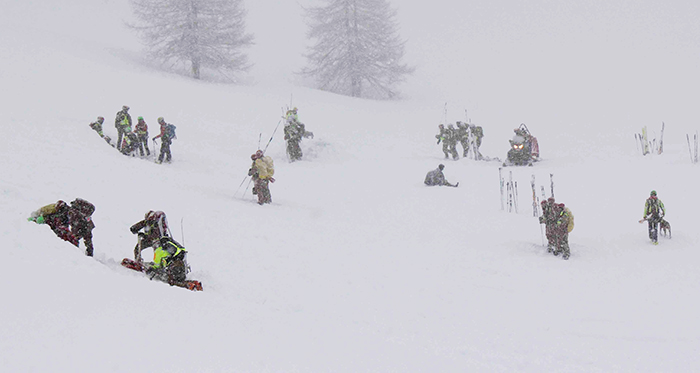 Esercitazione congiunta tra Soccorso alpino Piemontese ed esercito: simulazione di una valanga