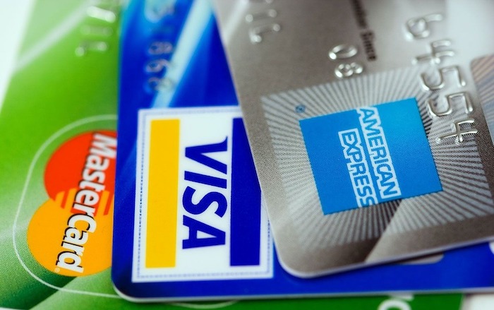 Bussone, Uncem: azzerare le commissioni per l'uso di bancomat e carte nei negozi di montagna