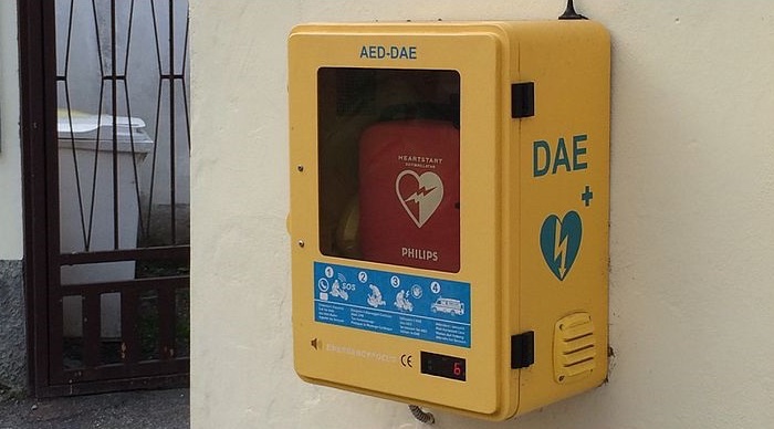 Pile "scadute" nei defibrillatori, l'ASL li ritira