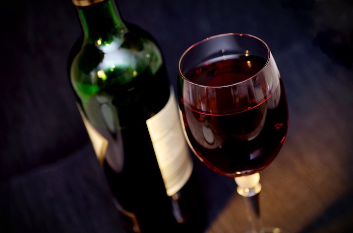 A Domo il vino s'impara a conoscere in biblioteca