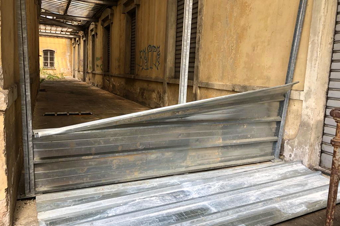 Ex scalo merci in stazione: rotte le barriere, locali usati come ritrovo da giovani e sbandati