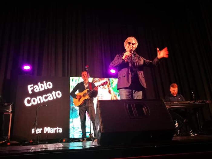 Marta fiore di maggio, a sorpresa sul palco Fabio Concato. Raccolti oltre 3mila euro