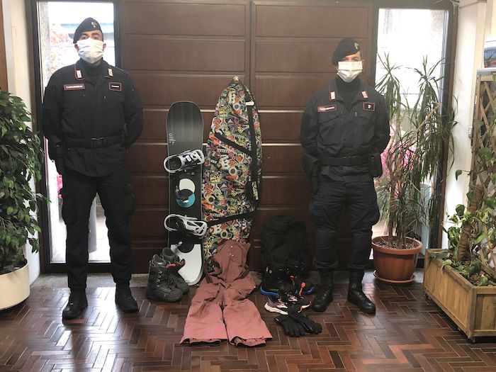 Furti per migliaia di euro nel negozio di articoli sportivi, denunciata dipendente 