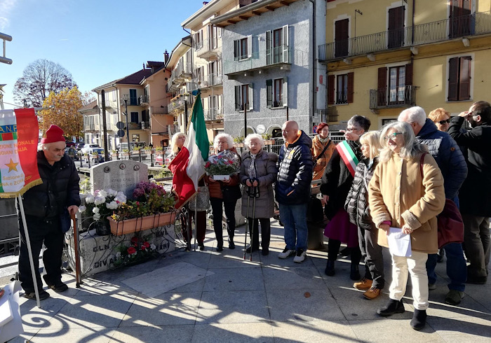 Omegna ha ricordato i tre partigiani fucilati davanti al municipio