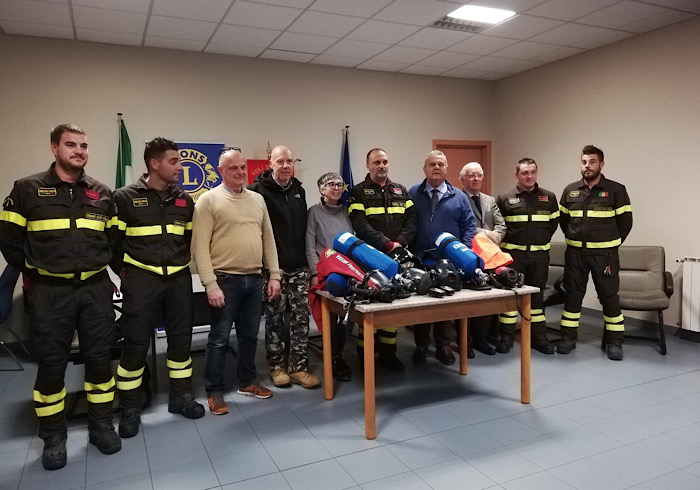 Omegna, donazione ai volontari dei vigili del fuoco