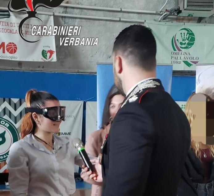 Cultura della legalità: i carabinieri incontrano gli studenti di Omegna