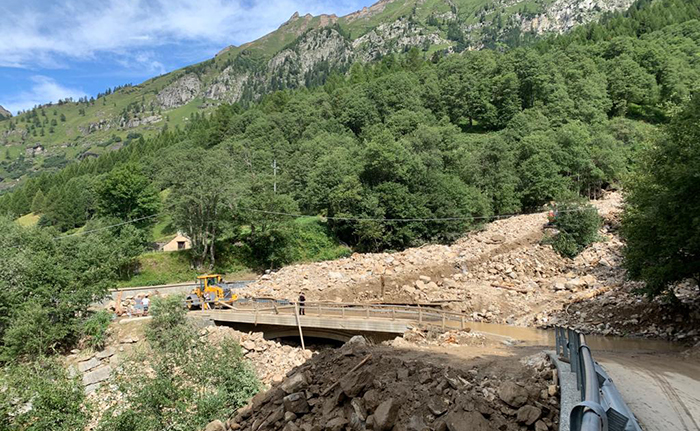 Si passa sul ponte a San Domenico: aperta la strada per l'Alpe Veglia dopo la frana