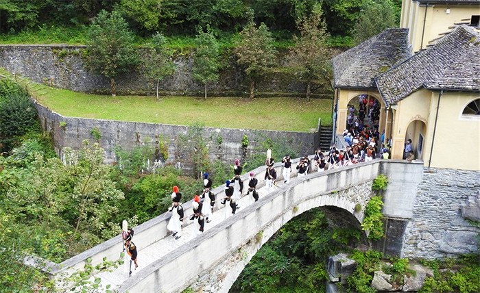La Milizia per "Lugà la Madona". A Calasca ritirata solennemente la Statua della Vergine. Fotogallery