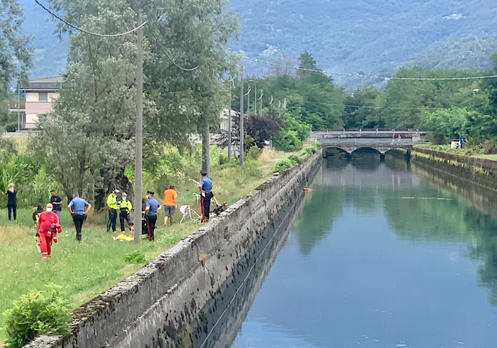 Tragedia in Ossola: giovane parapendista annega dopo essere finita nel canale