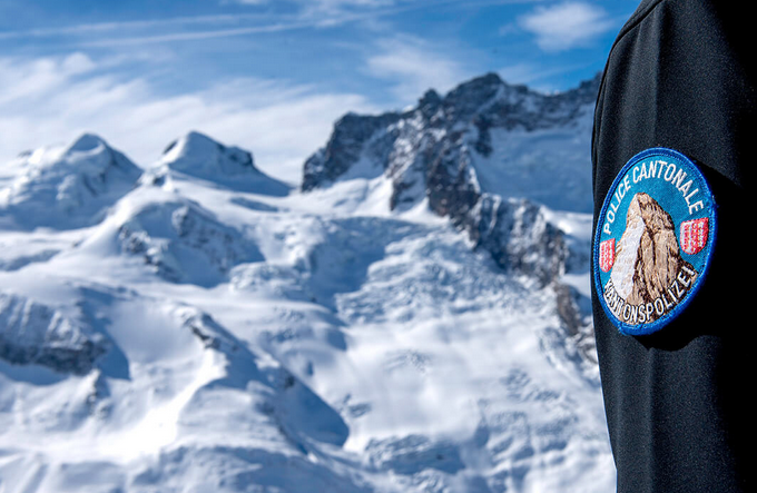 Snowborder italiano di 47 anni morto a Zermatt dopo essere caduto in un crepaccio