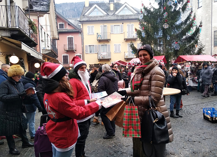 Tanta gente ai Mercatini in Vigezzo, Macugnaga e Formazza