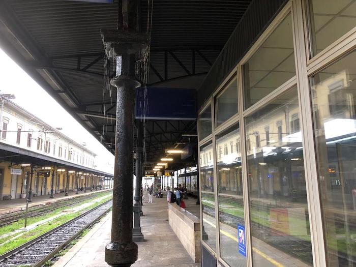 Domo: piove, e la stazione diventa un acquitrinio