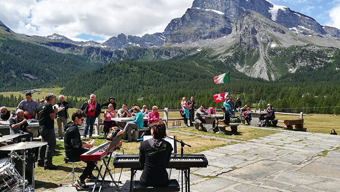 “Poesia sulle Alpi 2019” appuntamento all'albergo Lepontino all'Alpe Veglia
