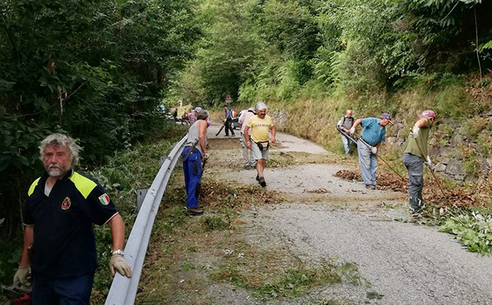 Quarne: ben 25 volontari ripuliscono la strada provinciale 