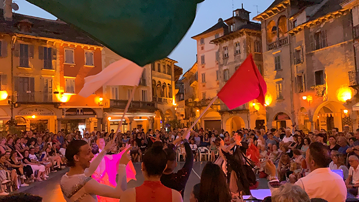 Ecco il programma del prossimo “Giovedì d’Estate”: equilibrismo, musica beat, ballo latinoamericano e cantante cubano