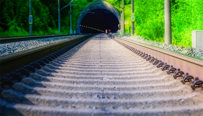 Basta fischi notturni dei treni in arrivo dalla Svizzera. Pizzi si attiva per cambiare il regolamento delle ferrovie