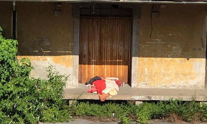 Accampato allo scalo merci