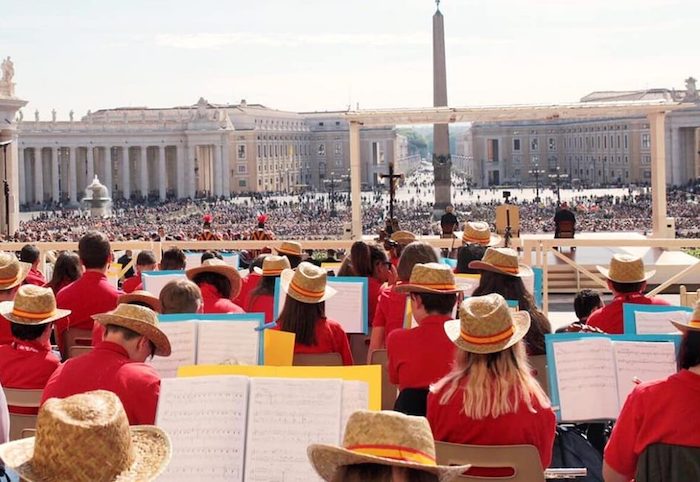 Gli studenti della Floreanini hanno suonato per il papa in piazza San Pietro