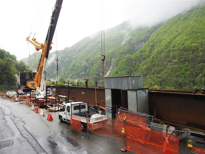 Piedimulera: posata la trave da 30 tonnellate sul viadotto Gozzi - Fotogallery 