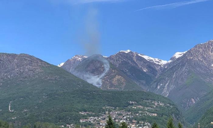 Incendio sopra Montecrestese, VVF all'opera