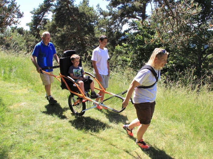 Turismo e disabilità, i sentieri dell'Alta Ossola più accessibili: l'Unione montana acquista due carrozzelle da trekking