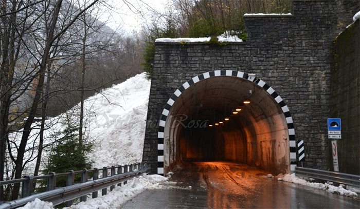 Scese le valanghe e migliorato il meteo: riaperta la strada provinciale della valle Anzasca