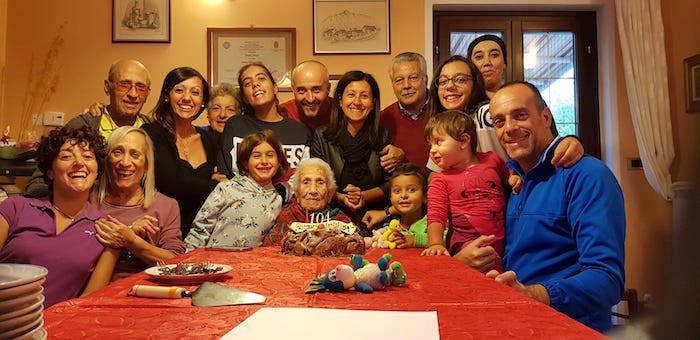 104 anni ...in rima. Nonna Vincenza Assumma ha festeggiato l'importante traguardo 