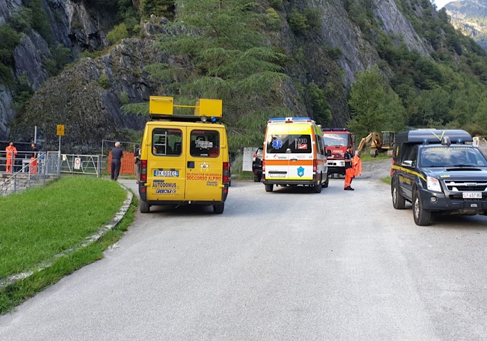Provati,  ma salvi, i quattro stranieri intrappolati dalla troppa acqua in una forra in valle Isorno