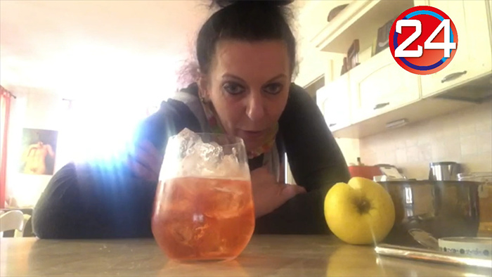 Videopuntata di "A Casa dello Chef" con il cocktail di Cinzia Ferro dell'Estremadura Cafè