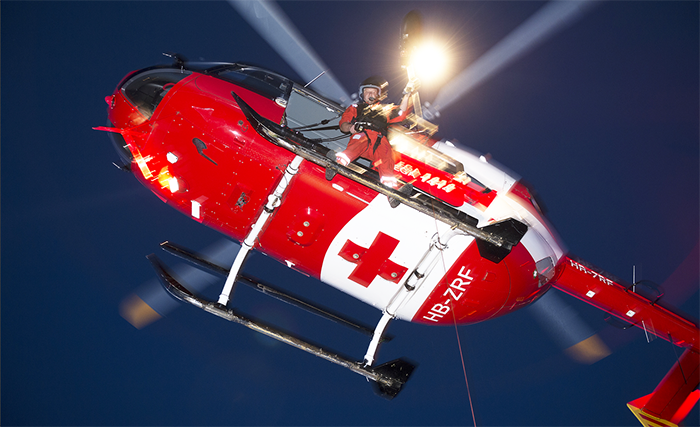 Volo notturno a bassa quota allarma i residenti. Portava d'urgenza un paziente Covid dalla Svizzera a Milano 