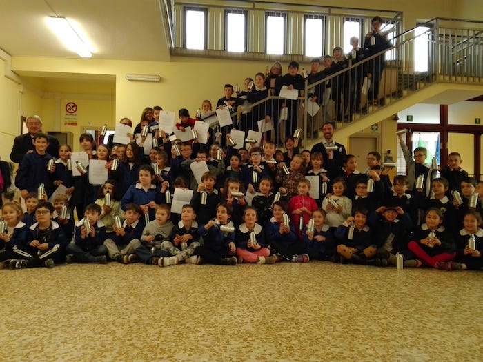 Consegnate oltre 300 borracce ai ragazzi di Casale Corte Cerro