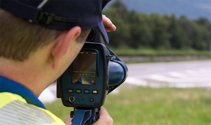 Sfreccia in moto a 153 km/h sul Sempione. Fermato dalla polizia svizzera rischia un anno di reclusione