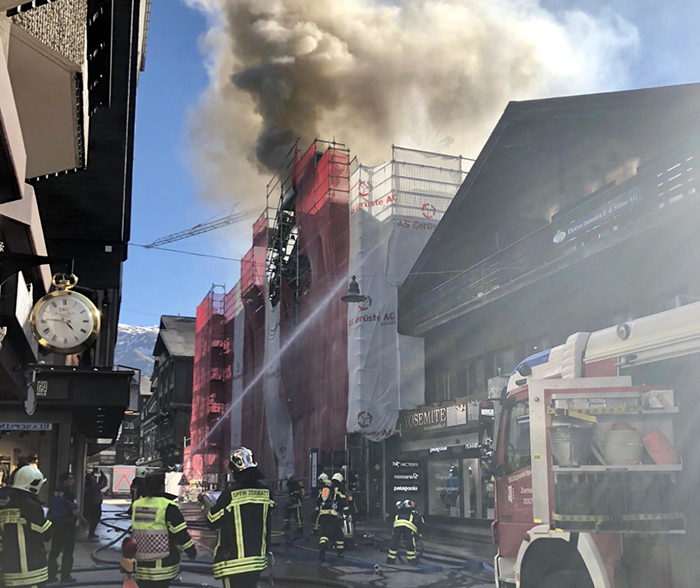 Vallese: hotel in fiamme a Zermatt