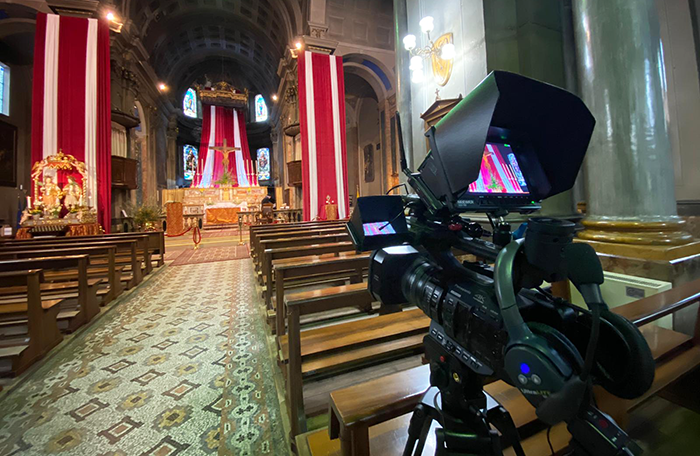 Tutto pronto per la diretta social della Santa Messa delle ore 11. Collegatevi