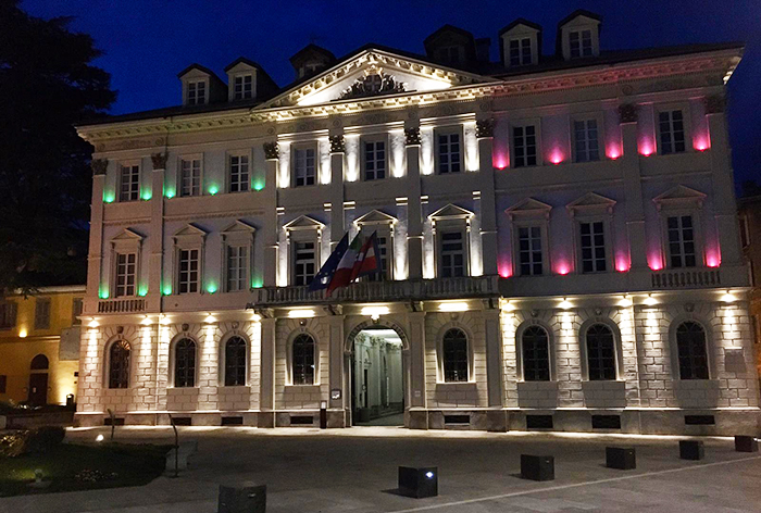 Detto, fatto! Ecco il Comune di Domodossola col tricolore: italiani uniti contro il cororonavirus
