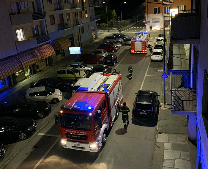 Principio d'incendio in una cucina, intervengono i Vigili del fuoco