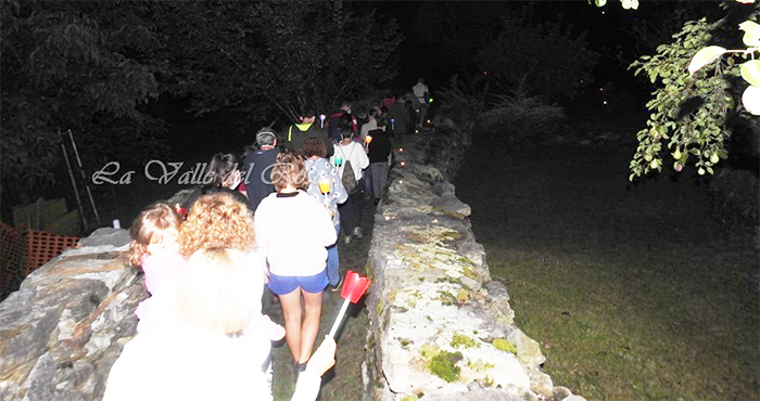 Anzasca: a Borgone l'Assunta con le case illuminate con ceri e piccole luci, fiaccolata e falò. Foto