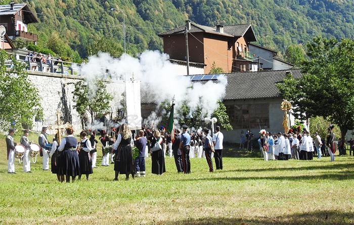 Il Covid non ferma la tradizionale Festa della Madonna Assunta con la Milizia di Calasca. Fotogallery