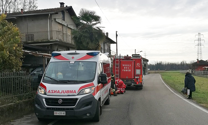 Viene colpito dalla pianta che stava tagliando, portato al Dea