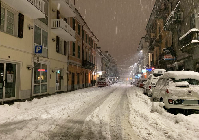 Grande nevicata in arrivo, Domo gioca d'anticipo: ordinanza di divieto di sosta per pulire le strade